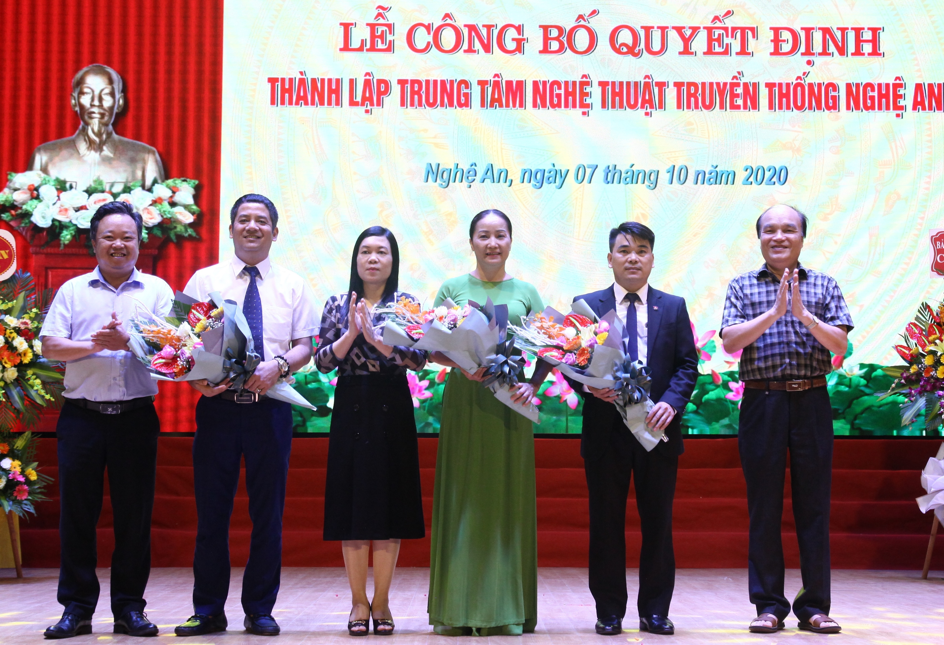 Công bố quyết định thành lập Trung tâm Nghệ thuật Truyền thống Nghệ An